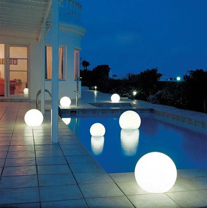 AuraKleur tuinbol LED-verlichting – 16 kleuren – Draadloos, weerbestendig en sfeervol voor tuin, terras en feest